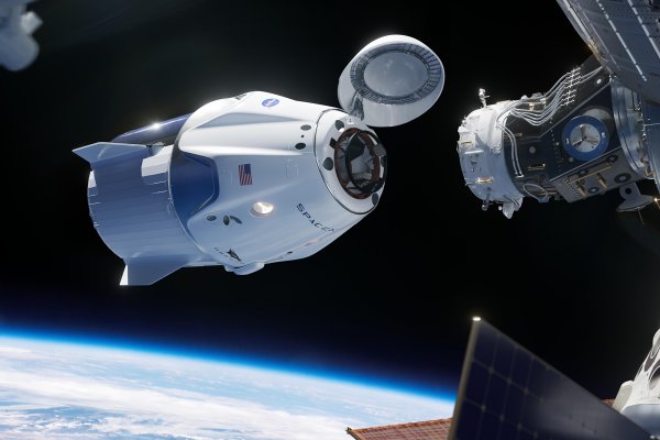 «Роскосмос» назвал двигатели недостатком Crew Dragon Маска